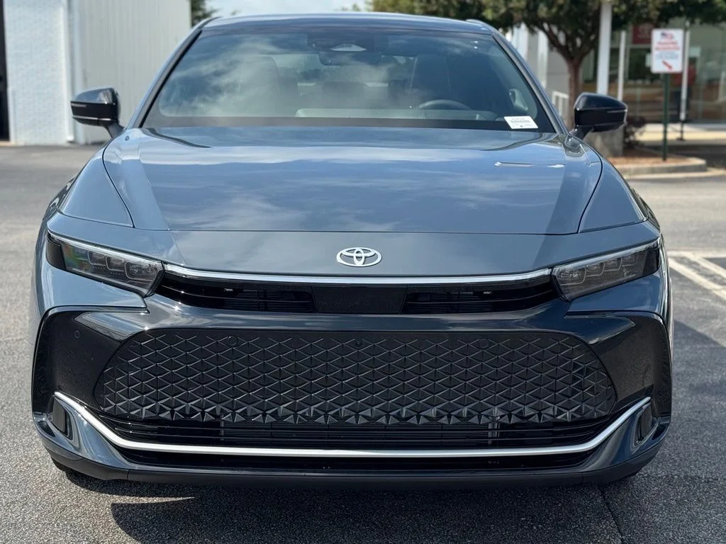 New 2026 White Toyota Platinum image 4