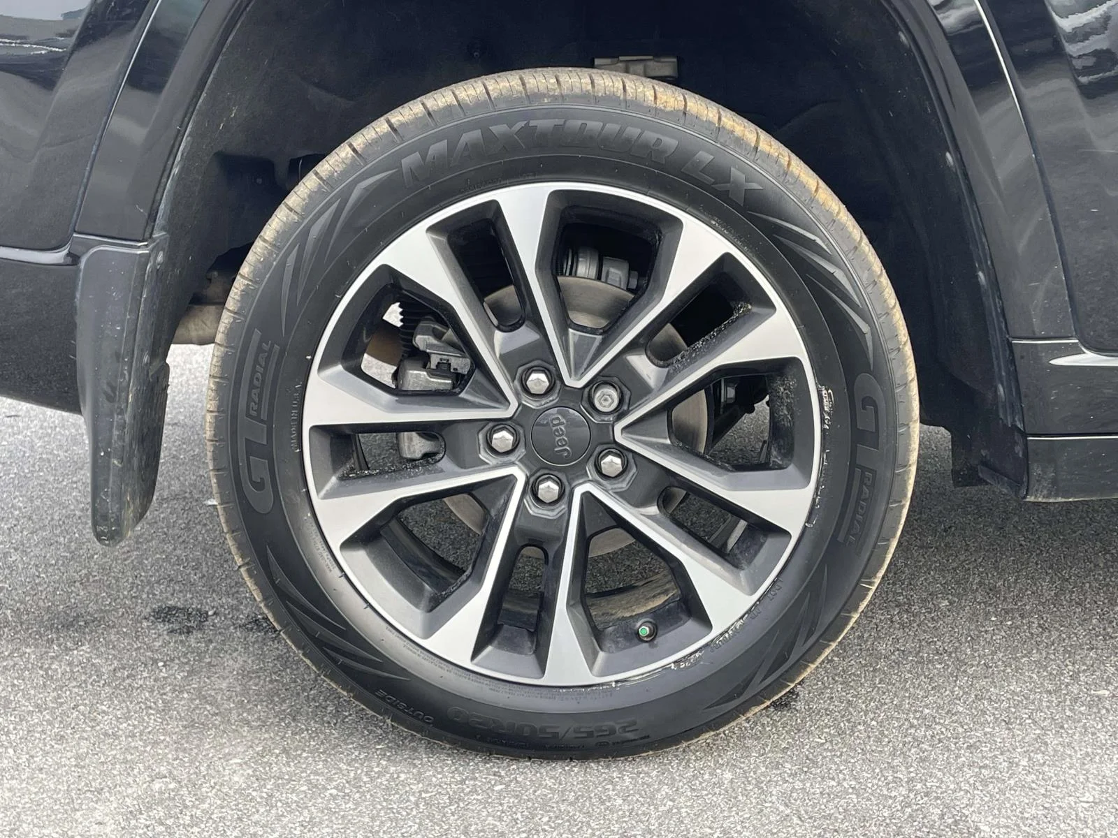 Used 2022 Diamond Black Crystal Pearlcoat Jeep Overland image 31