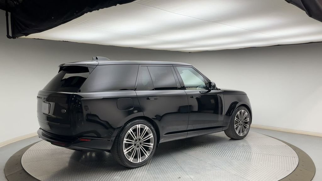 Used 2023 Santorini Black Metallic Land Rover SE image 2