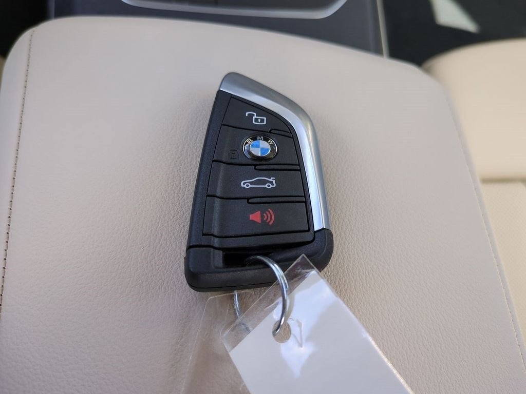 New 2026 Mineral White Metallic BMW 330i image 29