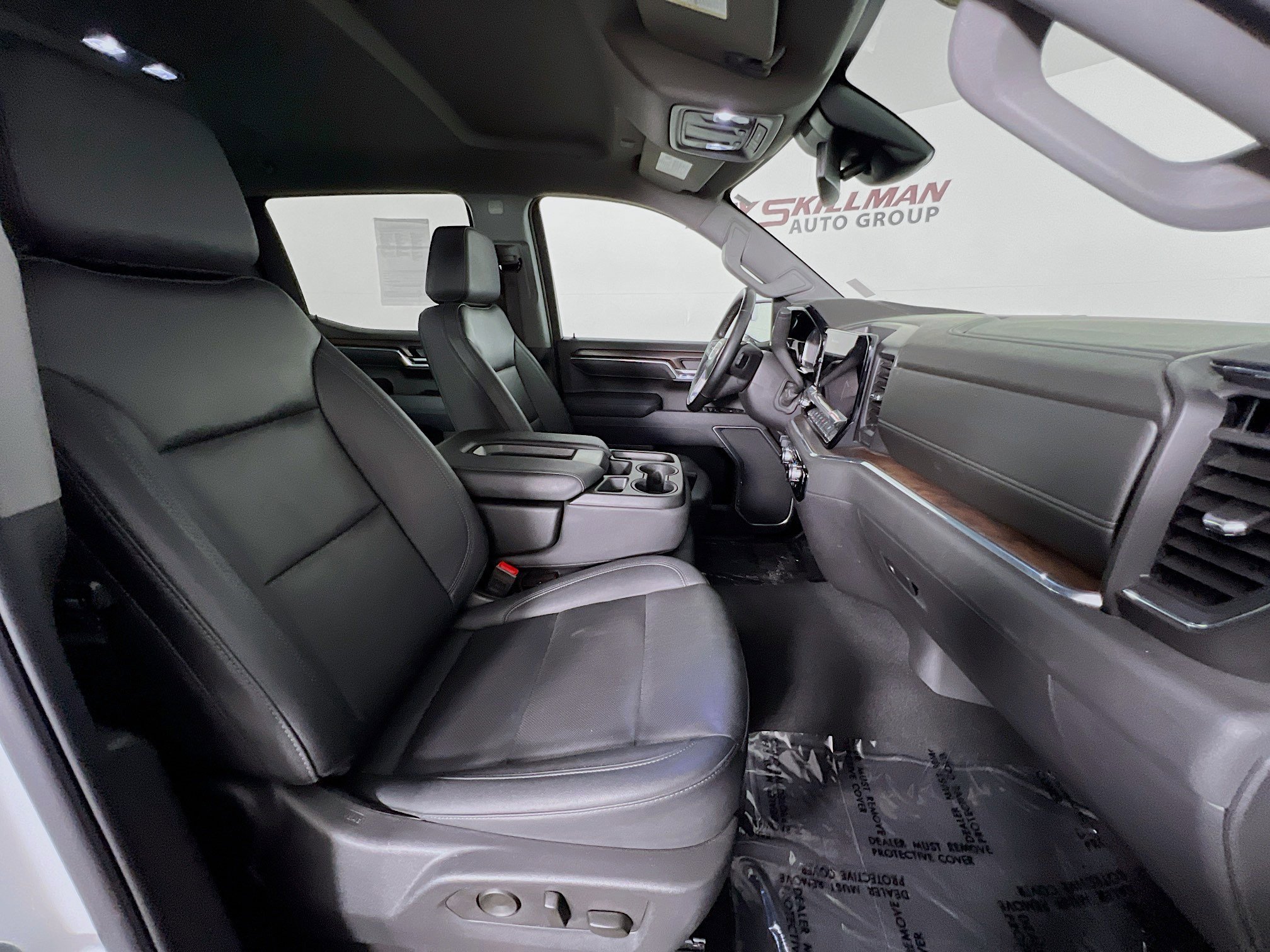 Used 2025 Summit White GMC SLT image 40
