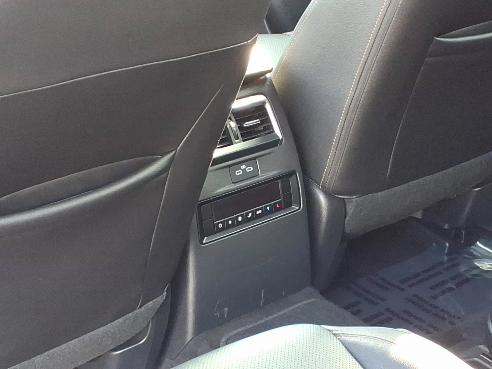 Used 2025 Jet Black Mica Mazda Preferred Package image 9