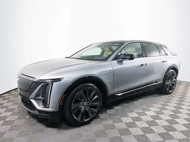 2025 Cadillac LYRIQ Sport 3