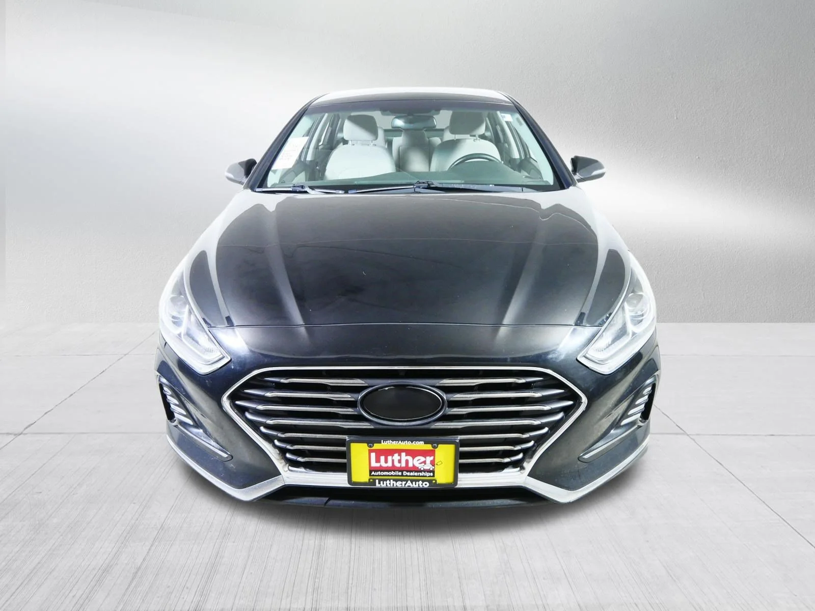 Used 2018 Phantom Black Hyundai SEL image 2