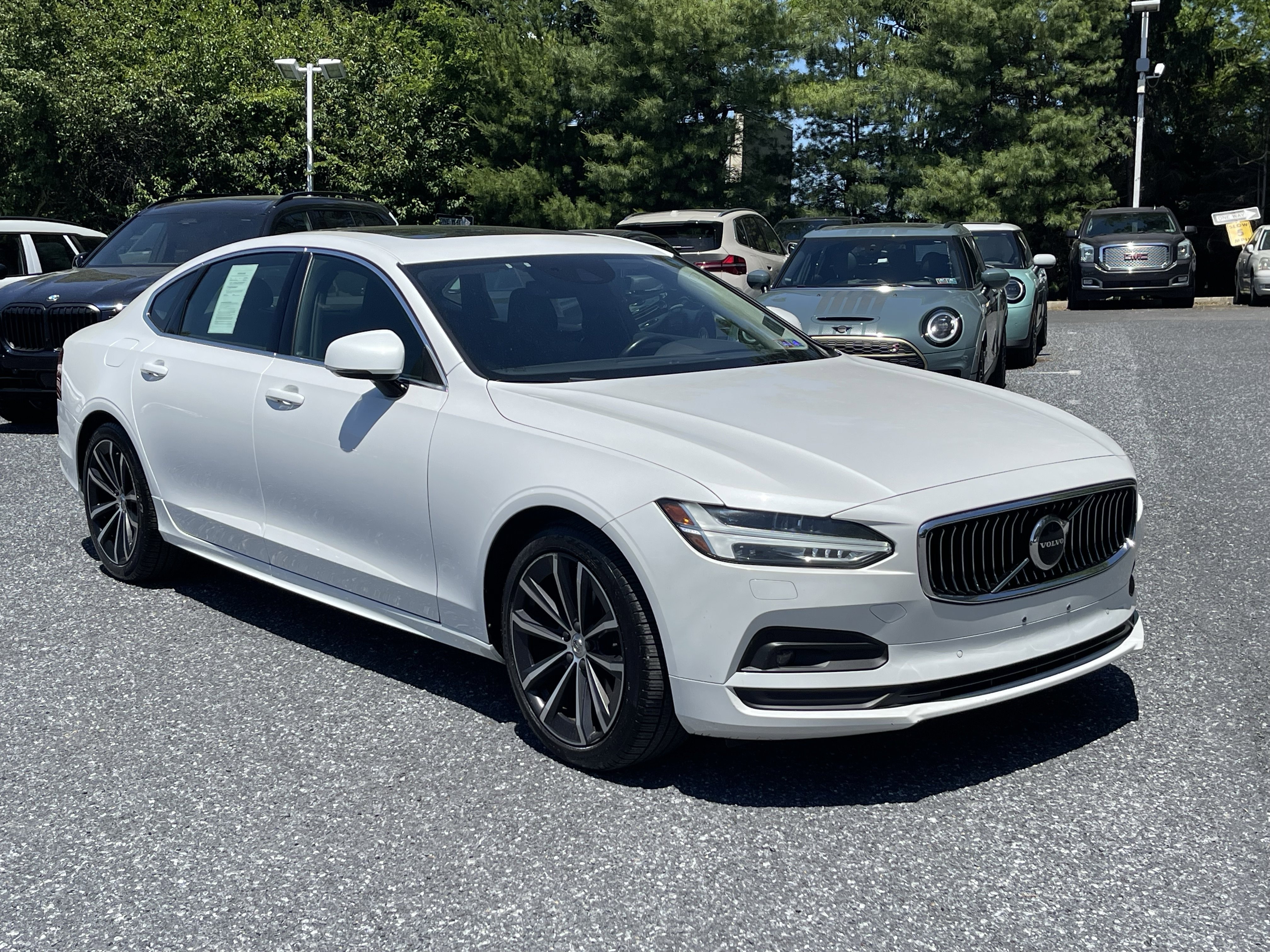 Used 2021 WHITE Volvo T6 Momentum image 3