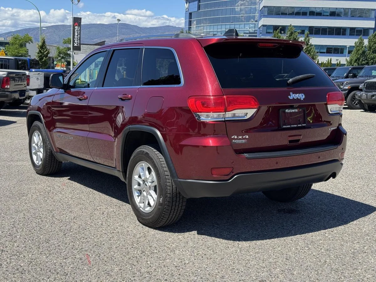 Used 2018 Red Jeep Laredo 4wd image 9