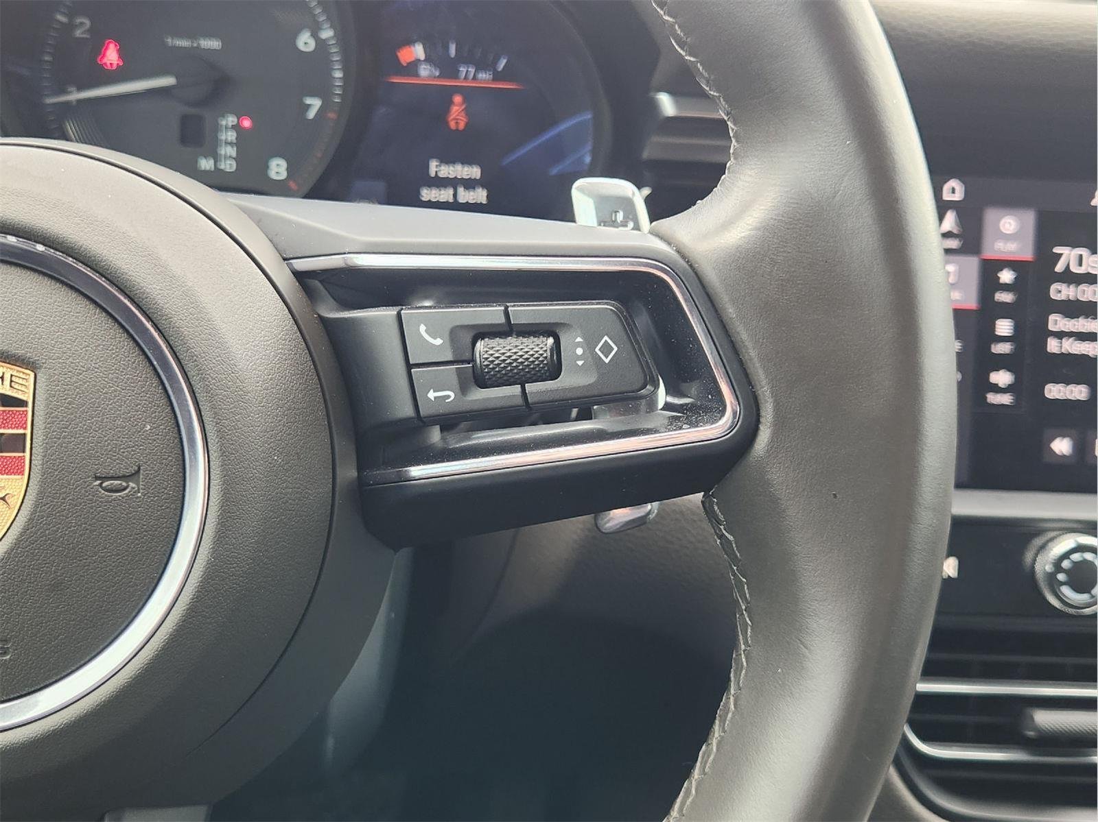 2022 Porsche Macan photo 29 of 33