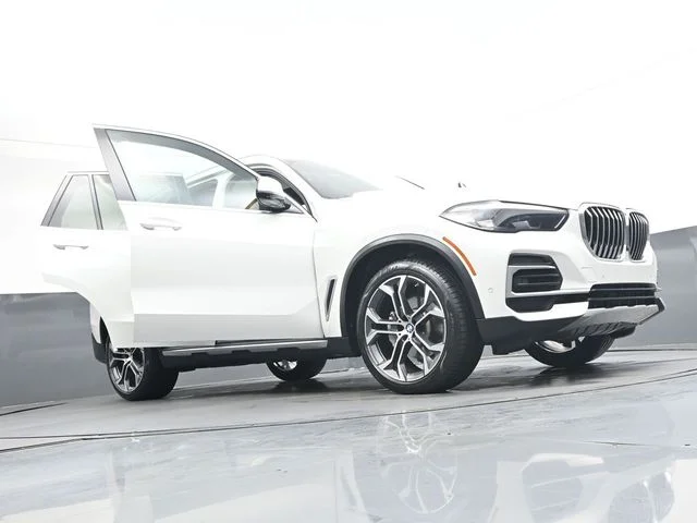Used 2023 White BMW sDrive40i image 49