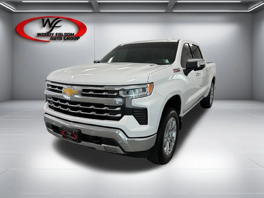 Used 2025 White Chevrolet LTZ image 3