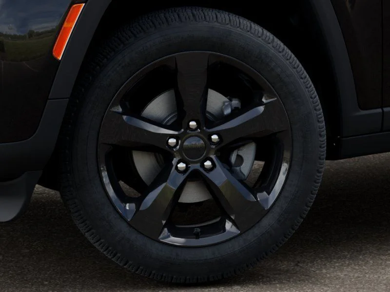 New 2026 Diamond Black Crystal Pearl-Coat Exterior Paint Jeep Limited image 8