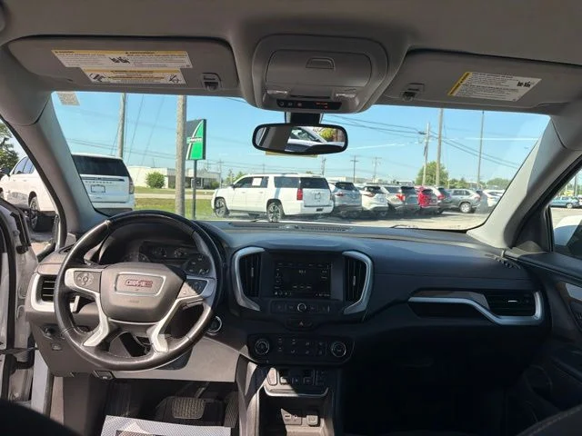 Used 2018 White GMC SLE image 31