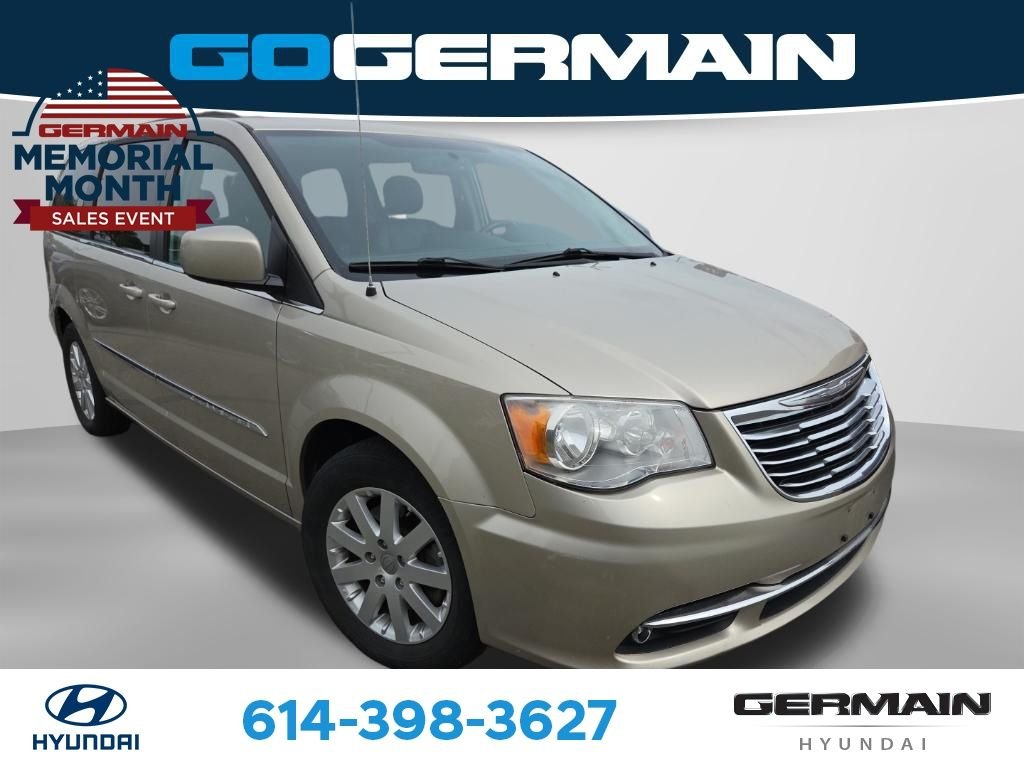 2016 Chrysler Town & Country Touring's photo