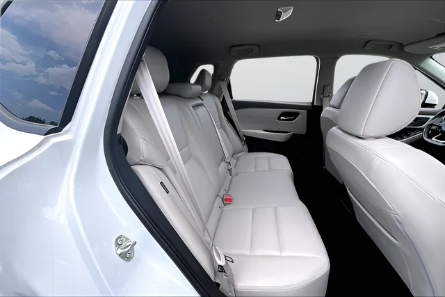 Used 2024 White Nissan SL image 20
