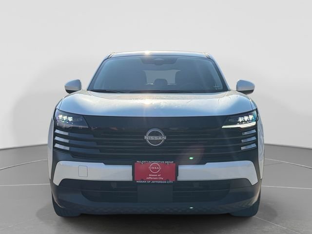 Used 2025 White Nissan SV image 9