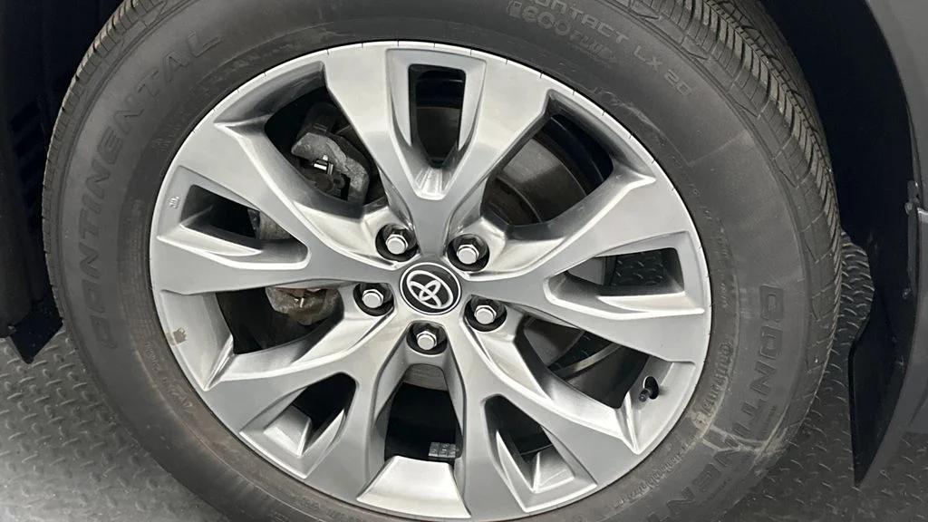 Certified Used 2025  Toyota Limited image 21