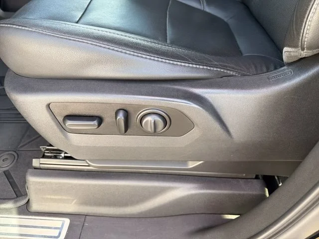 Used 2019 BLACK Chevrolet LTZ image 19