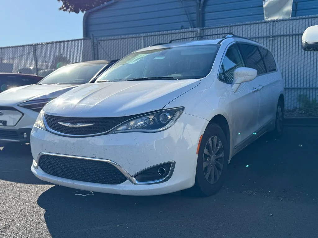 Used 2019 Bright White Clearcoat Chrysler Touring L image 2