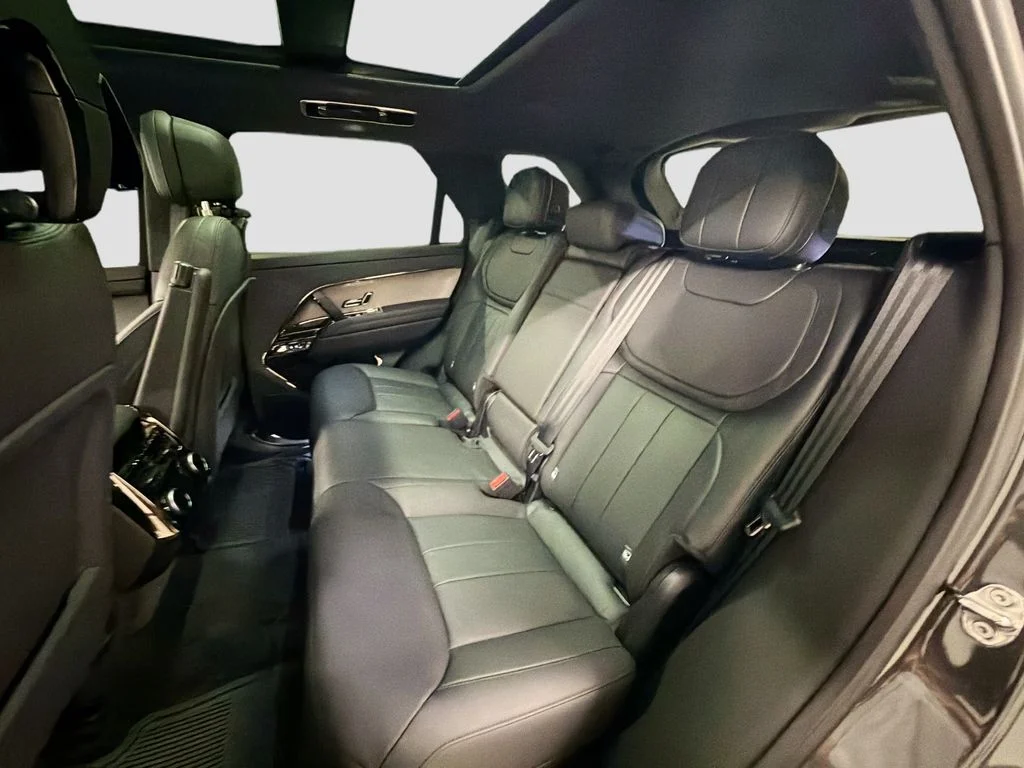 New 2026 Carpathian Gray Premium Metallic Land Rover SE image 25