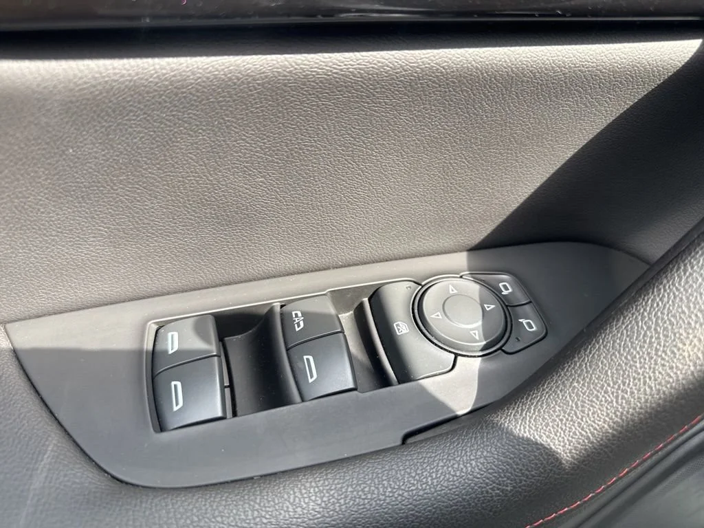 Used 2022 Iridescent Pearl Tricoat Chevrolet RS image 29