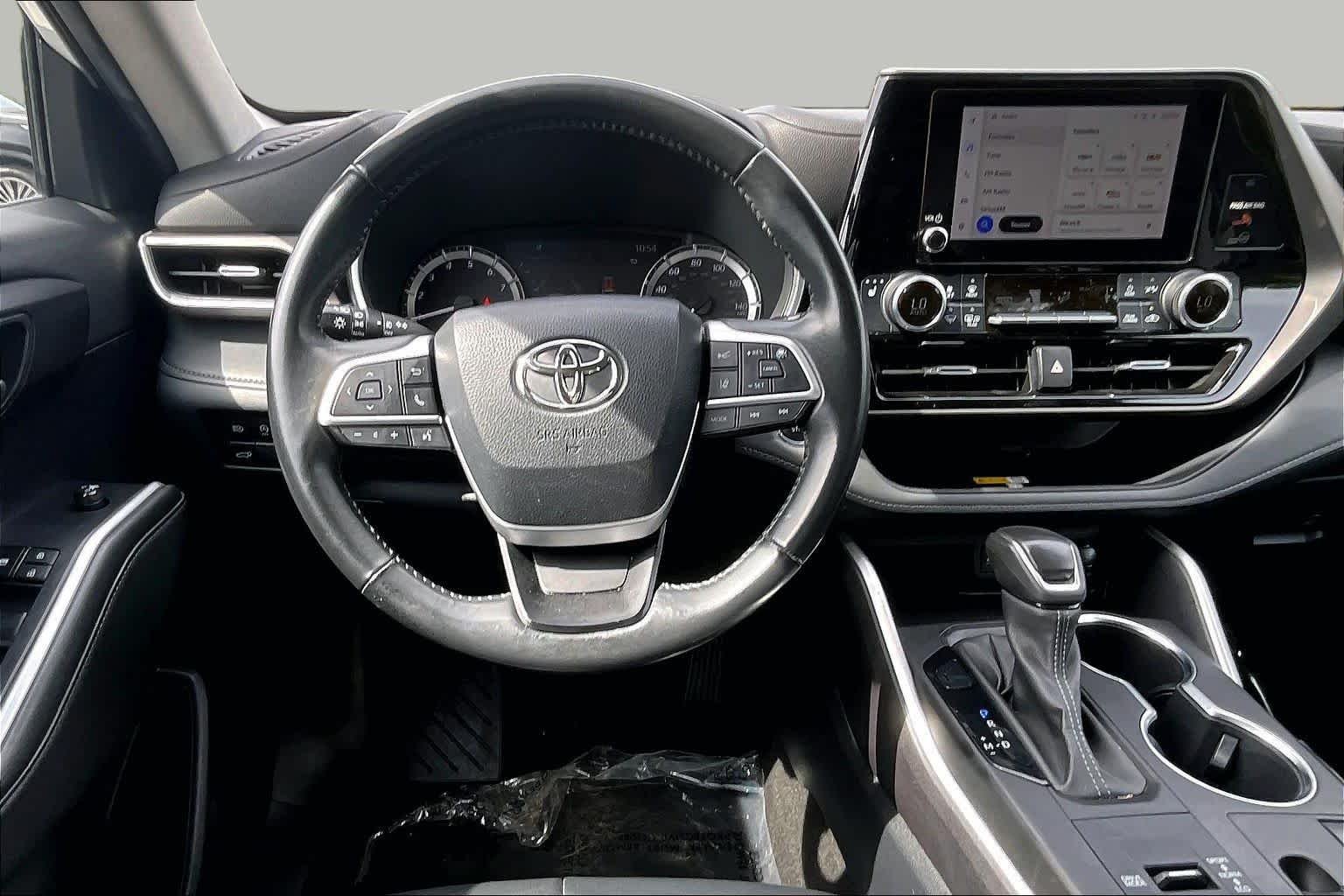 Used 2023 Wind Chill Pearl Toyota XLE image 6