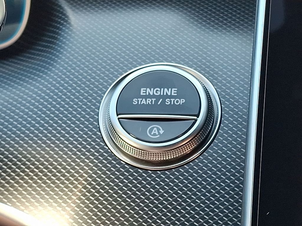 2025 Mercedes-Benz C-Class Sedan C 300 - Photo 19