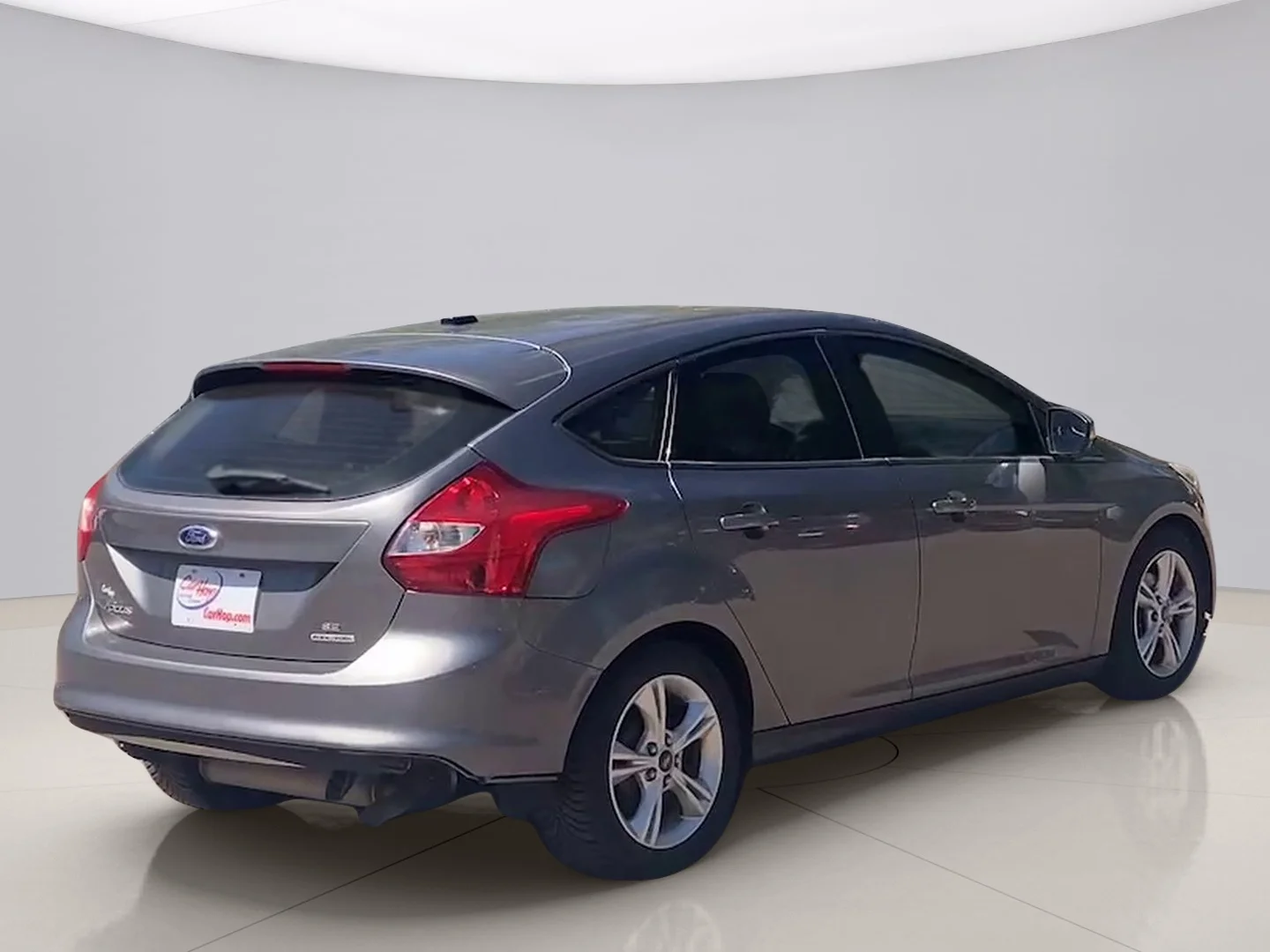 Used 2014 Grey Ford SE image 5
