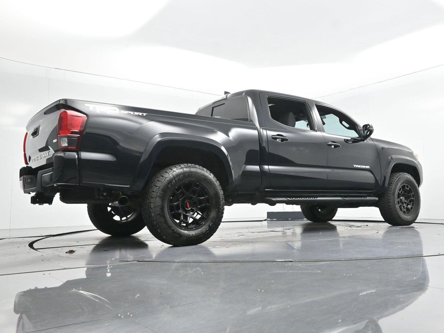Used 2019 Midnight Black Metallic Toyota SR5 image 43
