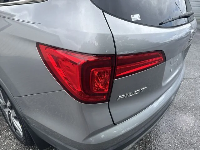 Used 2016  Honda Touring image 34