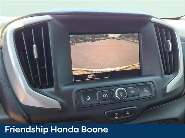 Used 2023 White GMC SLE image 27
