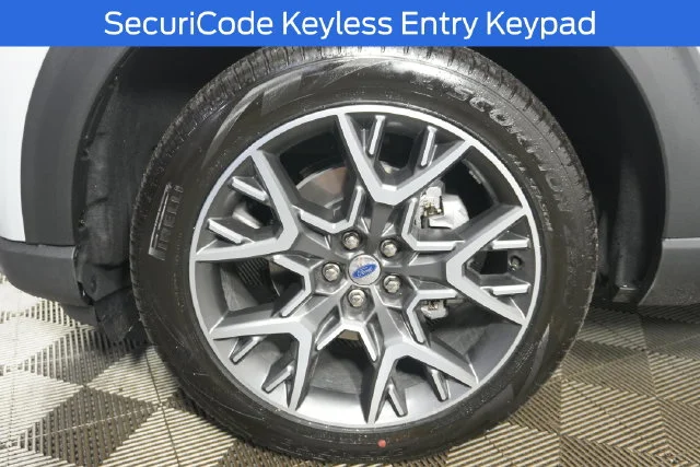 New 2027 Avalanche Gray Ford Platinum™ image 9