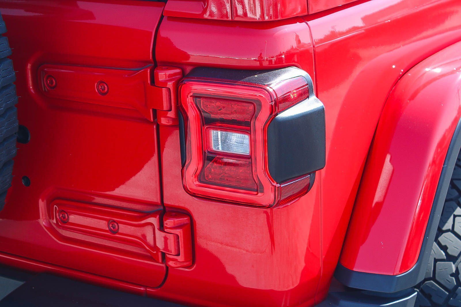 Used 2021 Firecracker Red Clearcoat Jeep Unlimited Rubicon image 9
