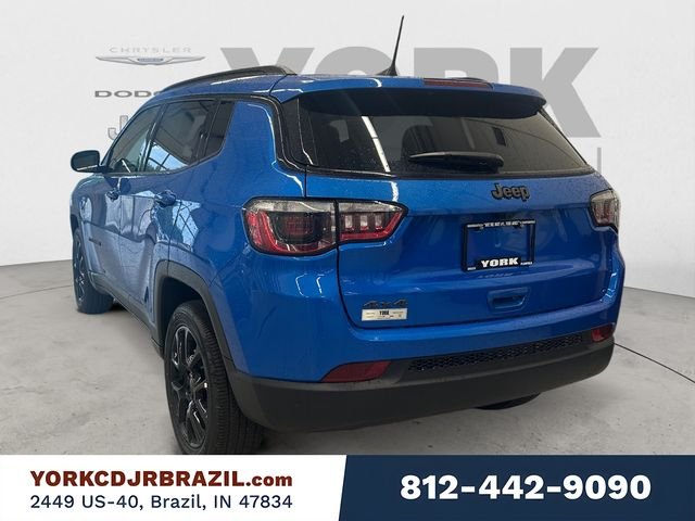 New 2026 Hydro Blue Pearl-Coat Exterior Paint Jeep Latitude image 3