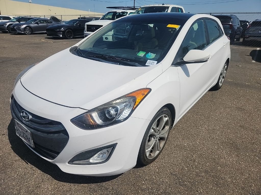 Used 2013 White Hyundai Base image 4