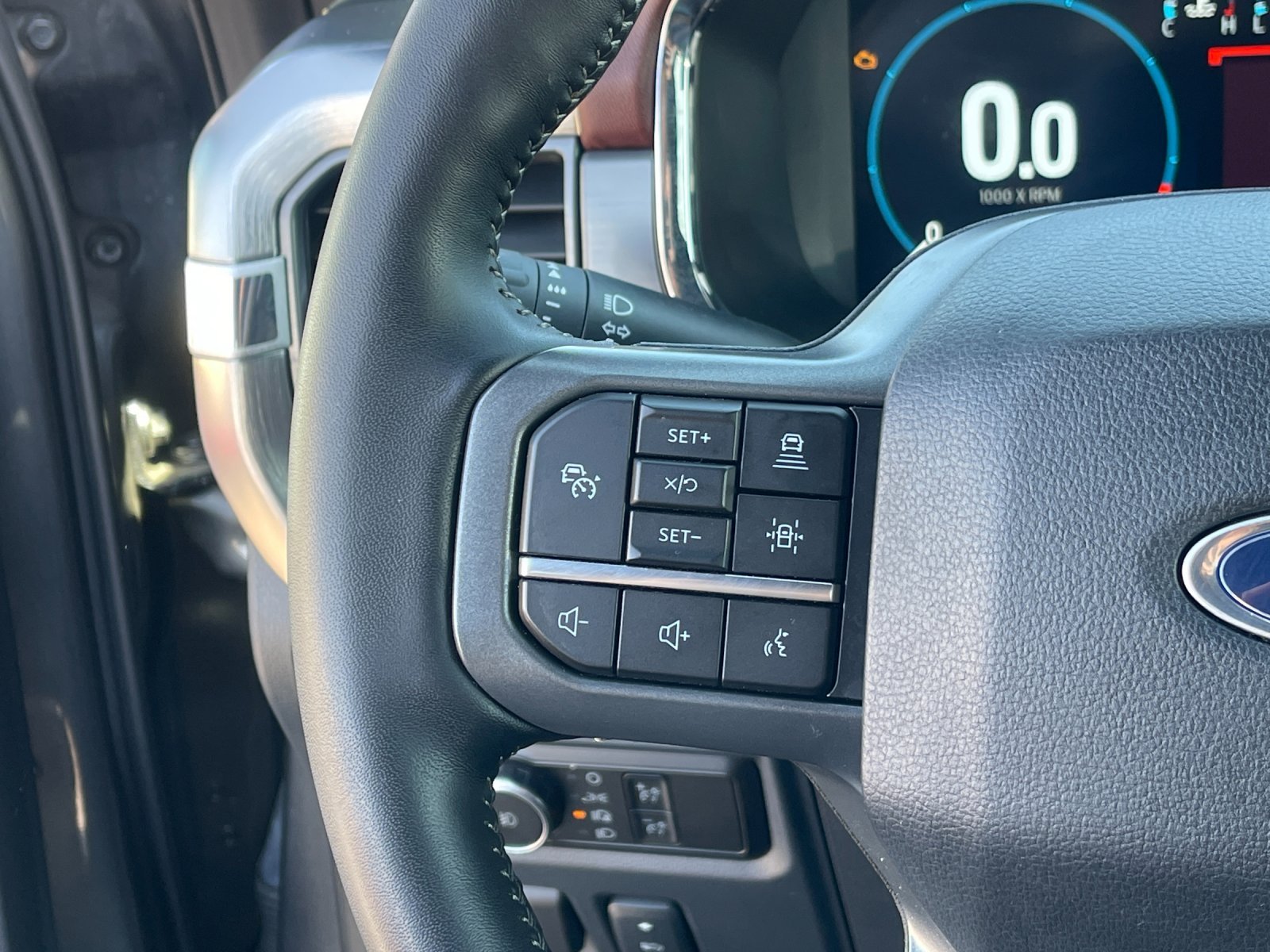 Used 2023 Gray Metallic Ford Lariat image 26