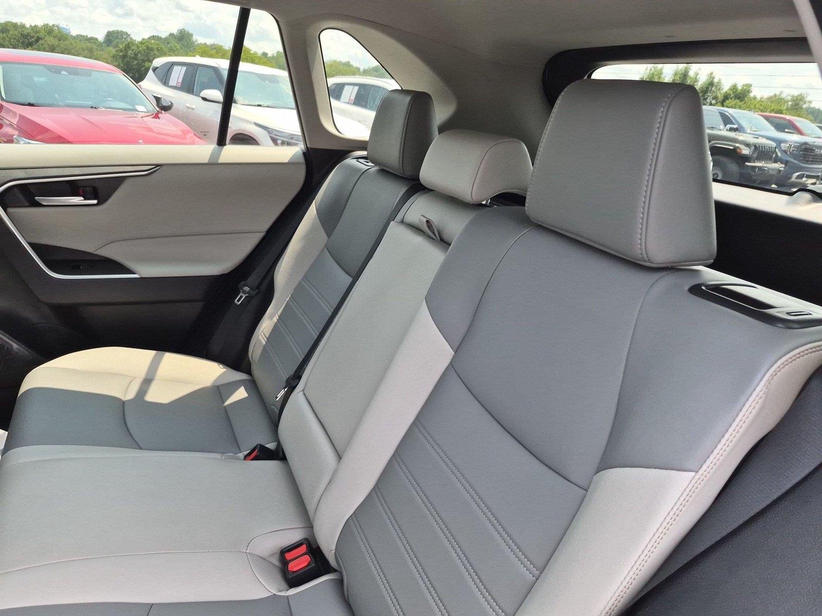 Used 2023 Wind Chill Pearl Toyota XLE Premium image 33