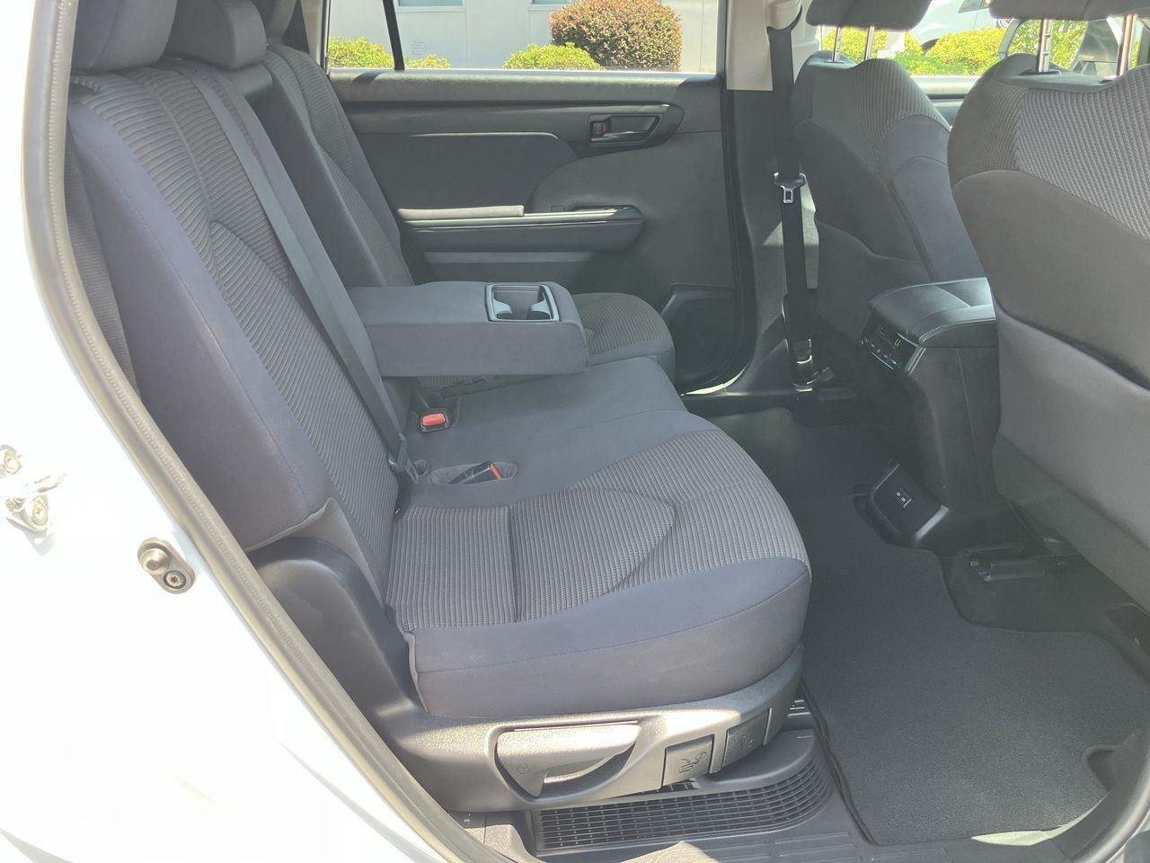 Used 2022 White (Wind Chill Pearl) Toyota Hybrid LE AWD image 31