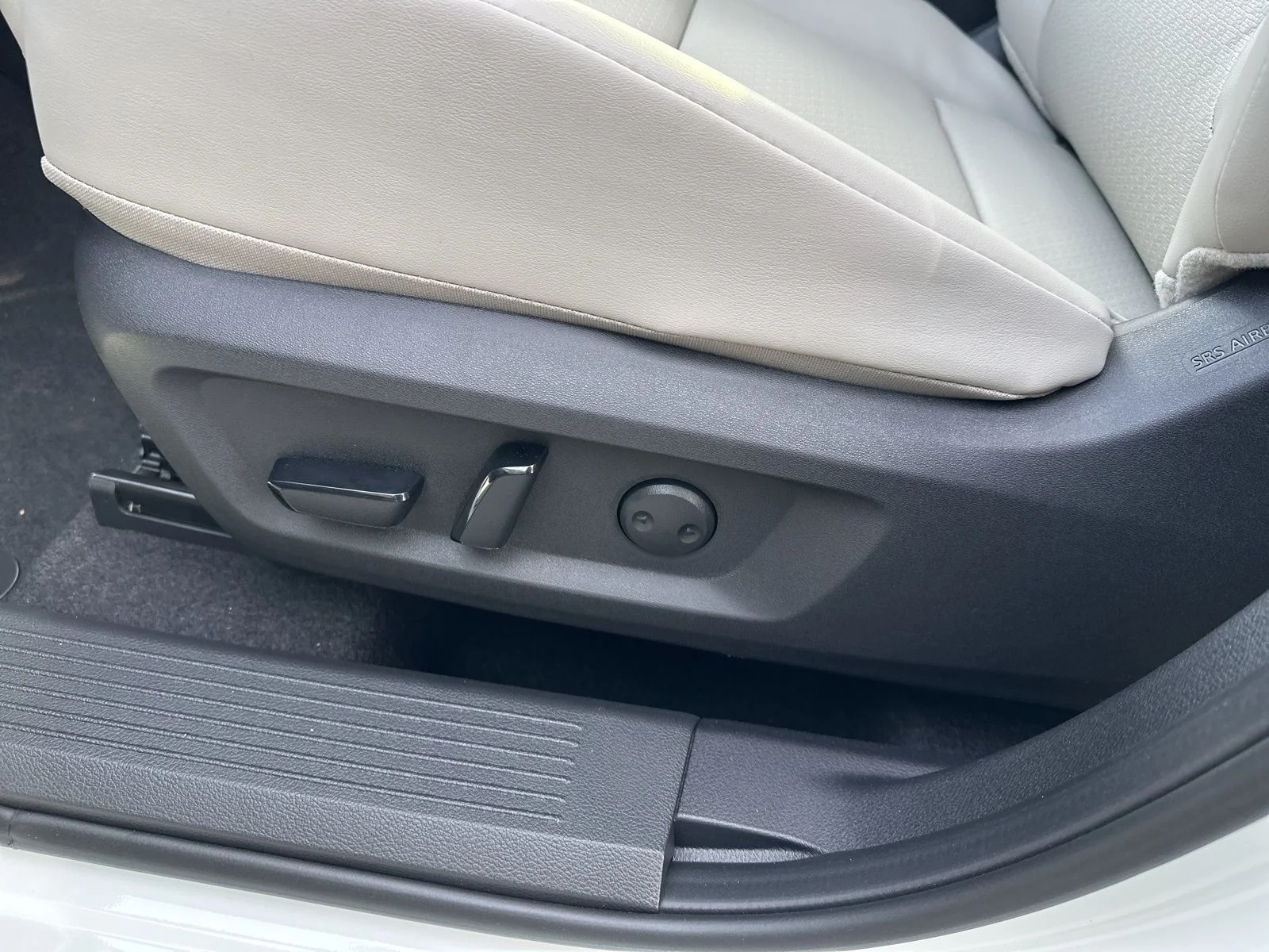 New 2026 Everest White Pearl TriCoat Nissan Dark Armor™ image 13