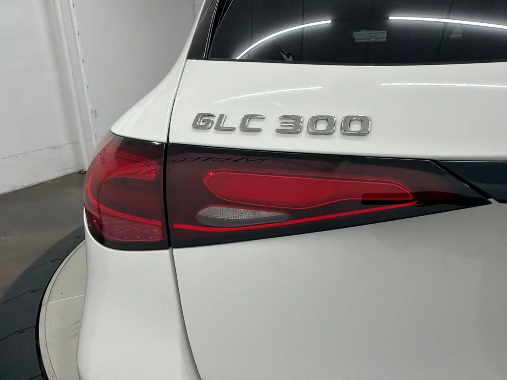 New 2027 White Mercedes-Benz GLC 300 image 11