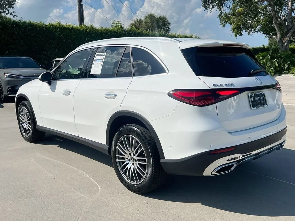 Used 2025 Polar White Mercedes-Benz GLC 300 image 5