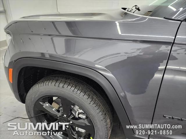 New 2025 Baltic Gray Metallic Clear-Coat Exterior Paint Jeep Limited image 49