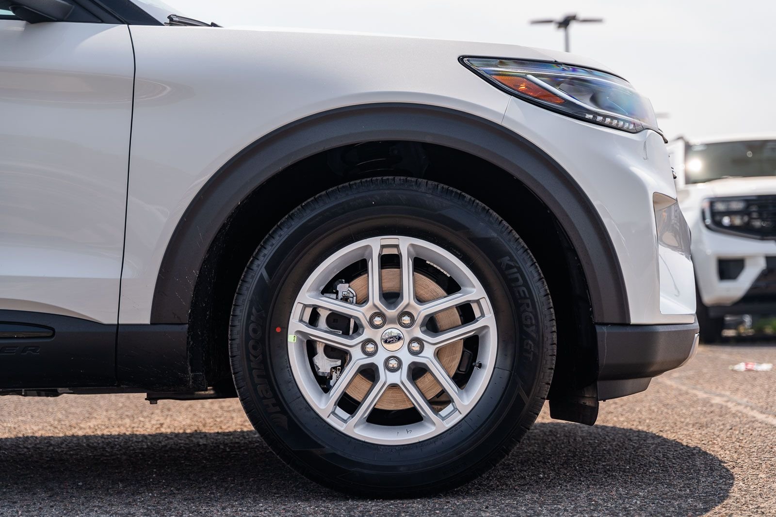 New 2026 Star White Metallic Tri-Coat Ford Active image 5