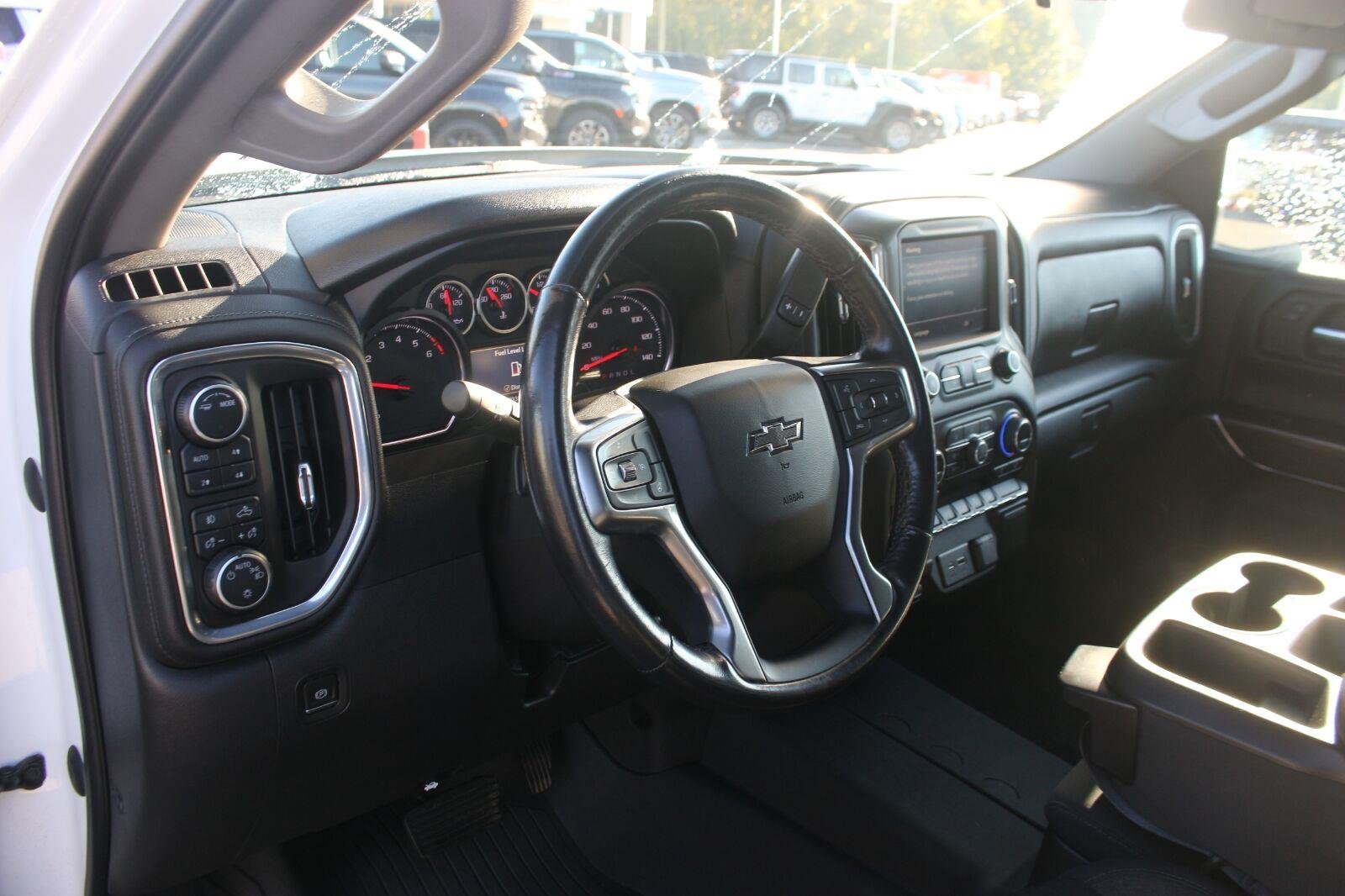 Used 2022 SUMMIT WHITE Chevrolet RST image 18
