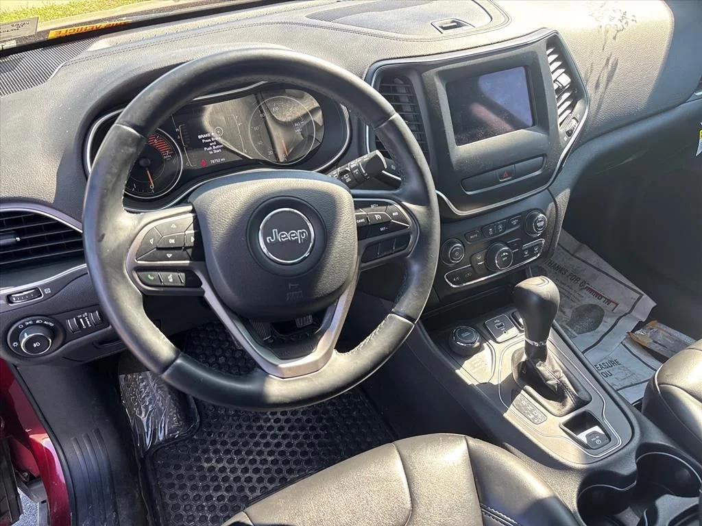 Used 2019 Red Jeep Latitude Plus image 18