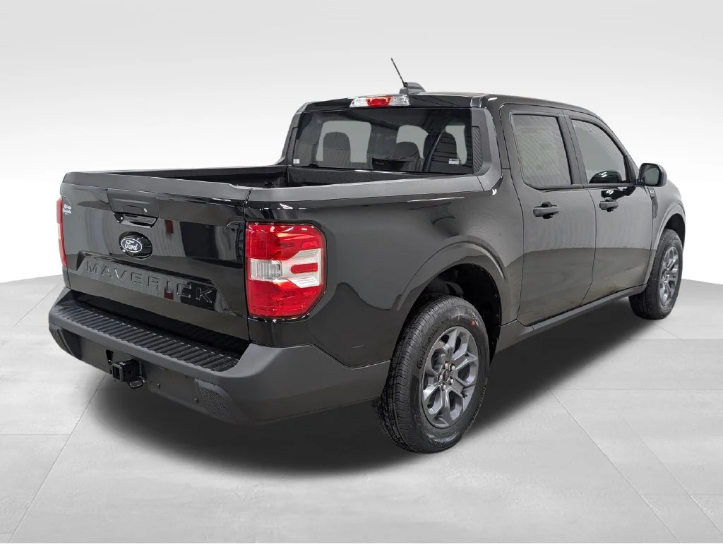 New 2026 Shadow Black Ford XLT image 6