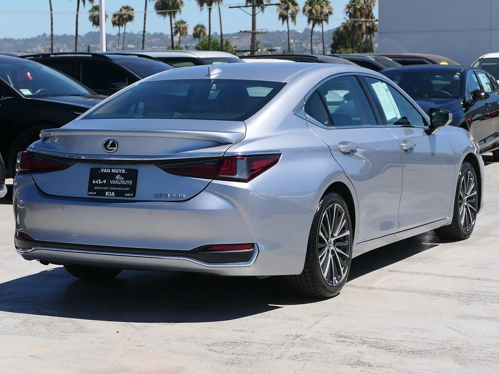 Used 2023 Silver Lexus 300h image 3