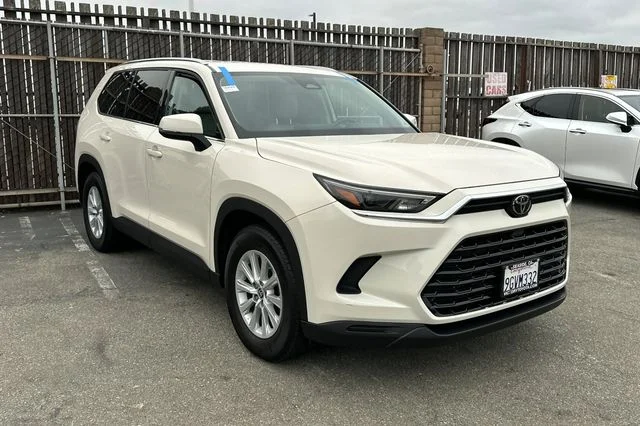 Used 2024 White Toyota XLE image 1