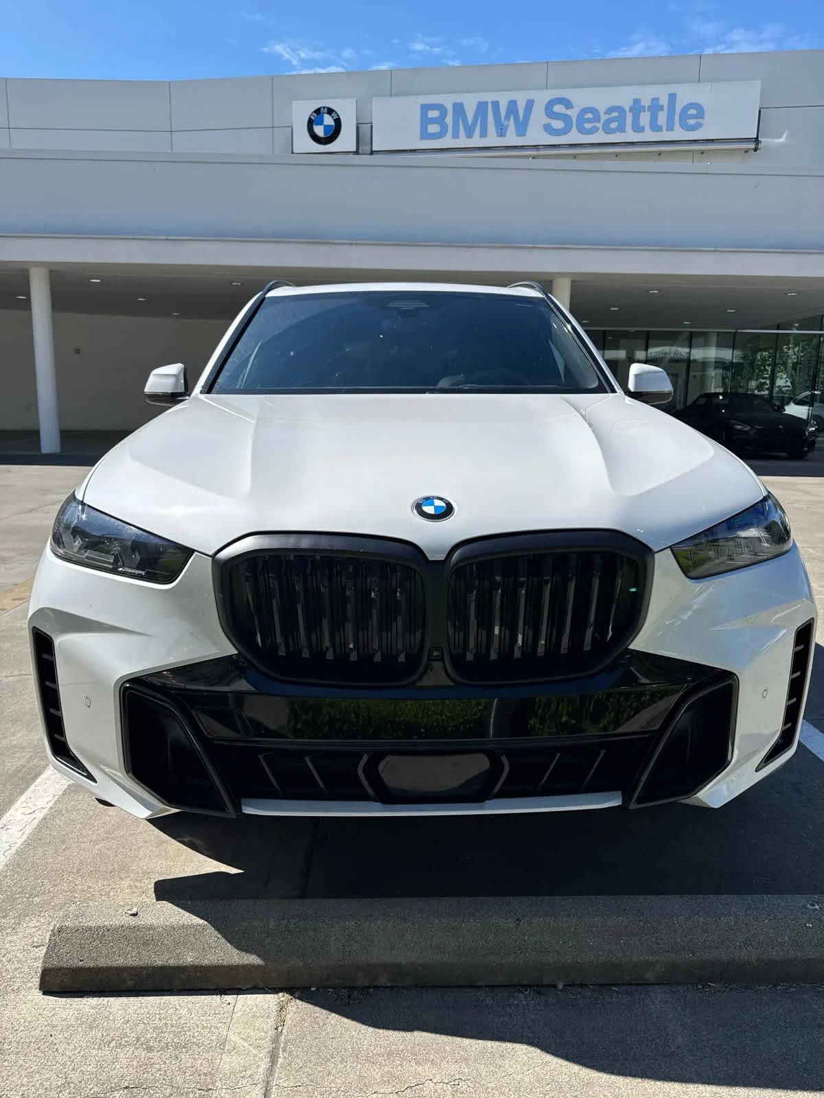 Used 2024 Mineral White Metallic BMW xDrive40i image 2