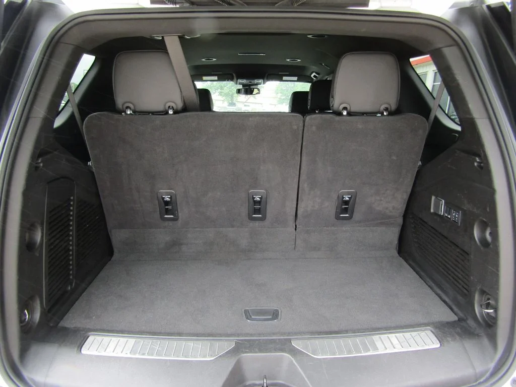 Used 2025 Summit White GMC Denali image 37