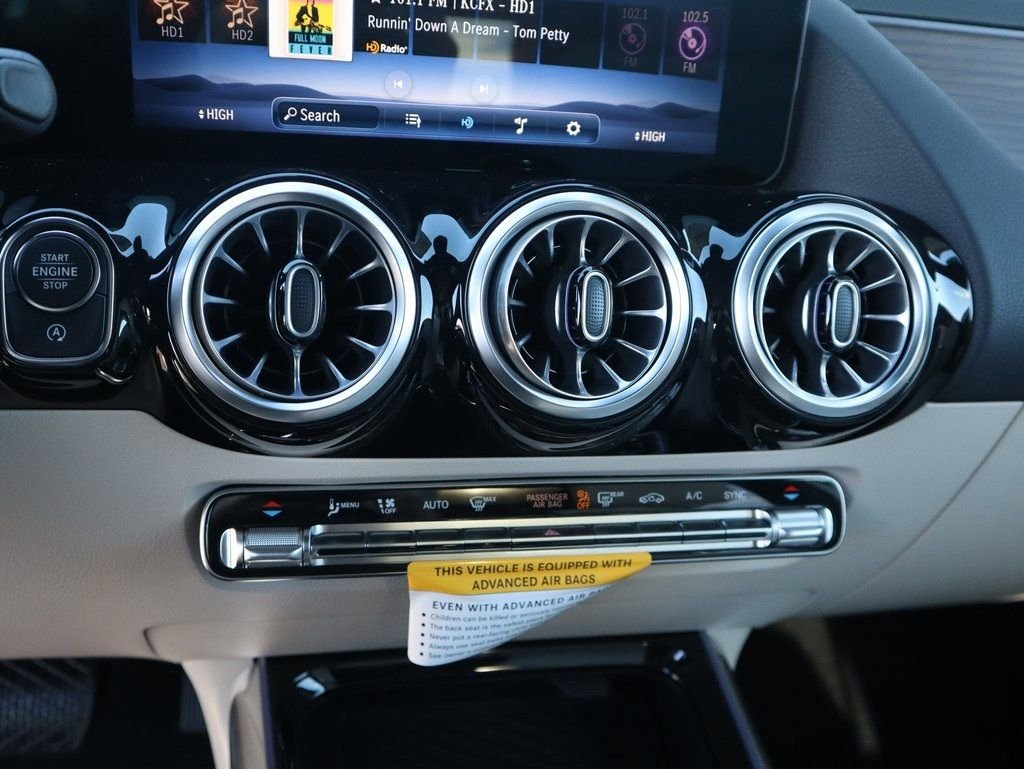 Used 2026 Polar White Mercedes-Benz GLA 250 image 44