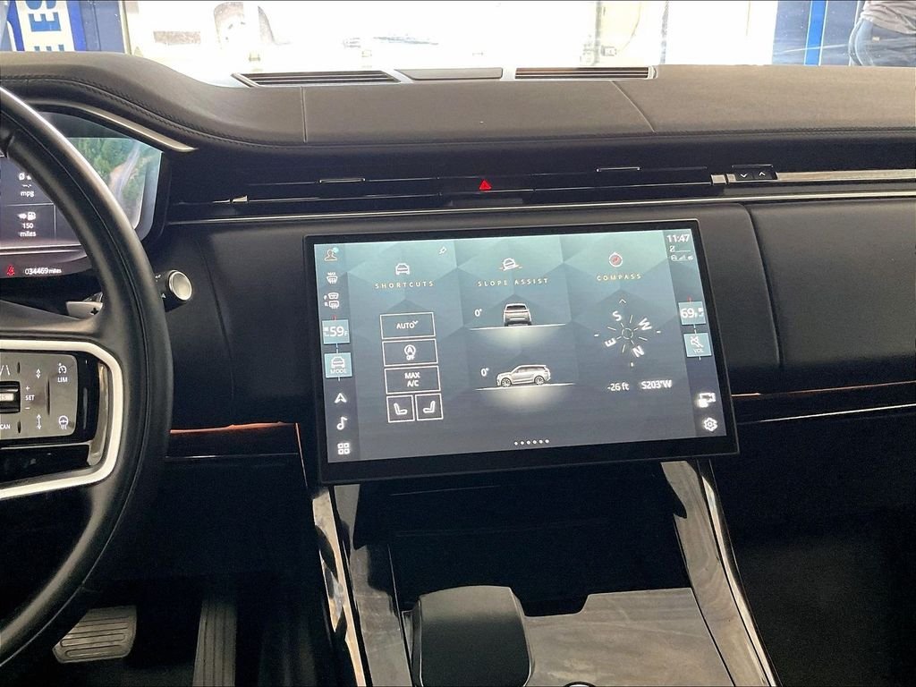 Used 2025 White Land Rover SE image 18
